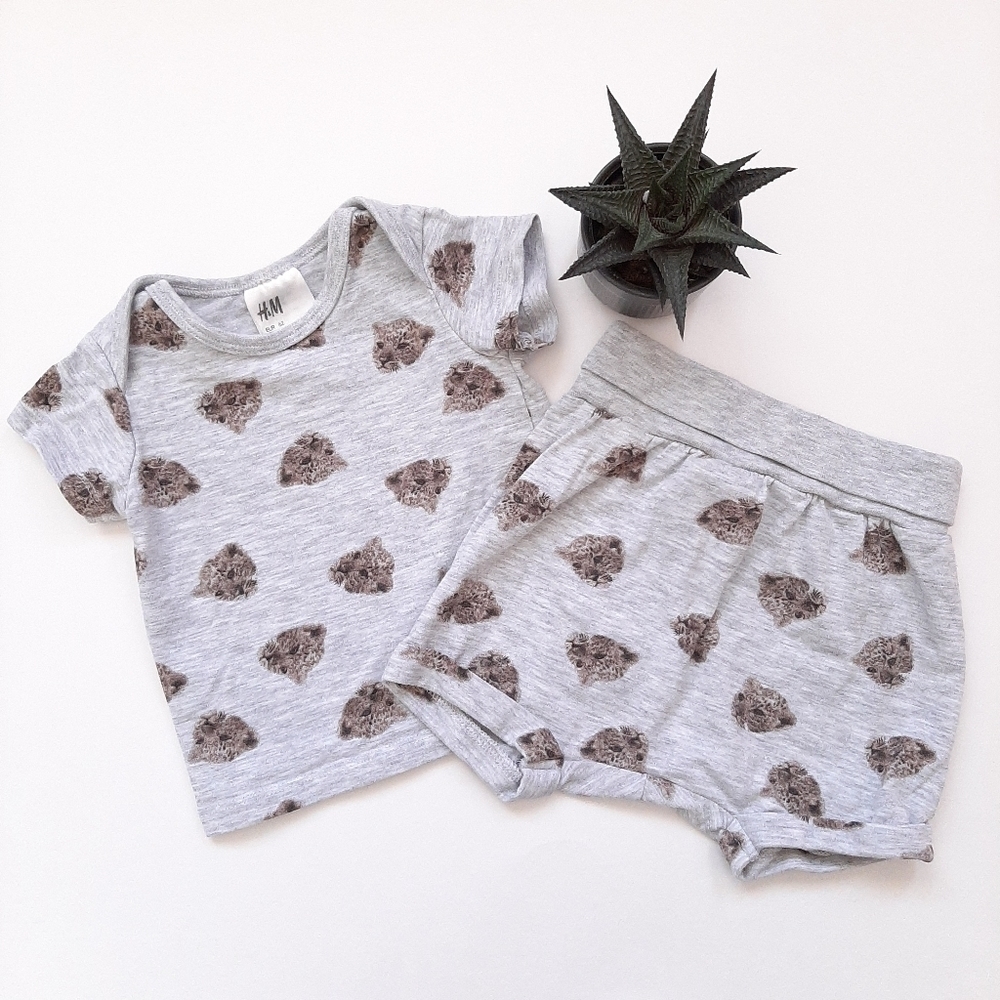 H&M two piece outfit size 2-4 months